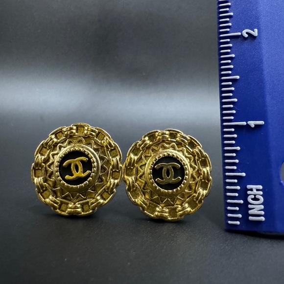 LOT 940 24K gold plated black enamel Chanel vintage clip on earrings - Picture 3 of 7